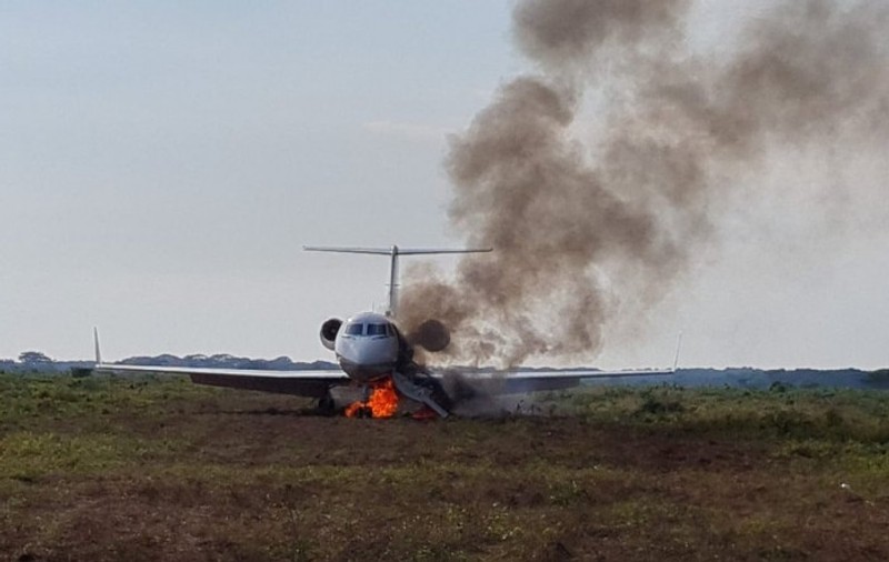 Un avion plin cu droguri a fost incendiat de poliție, după ce a fost abandonat pe un câmp din Guatemala