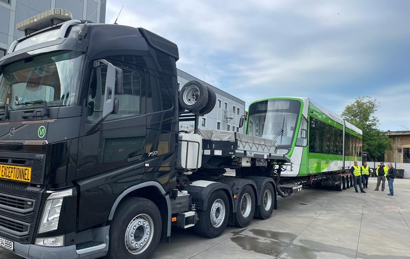 Primul tramvai din cele 100 produse de Astra Arad pentru Bucureşti a plecat spre Capitală