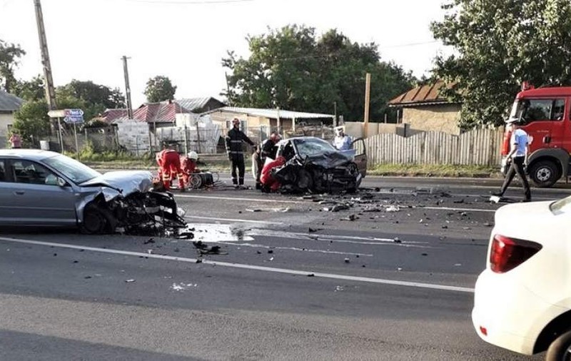 Accident în Bucov, pe DN1B. Patru oameni au fost răniți, după o ciocnire violentă