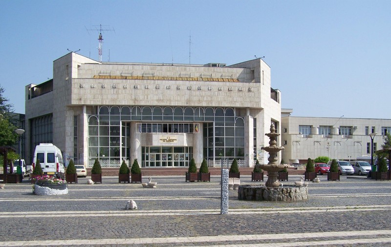 În plin blocaj al posturilor în cultură, “Teatrul Muzical Ambasadorii” a fost înființat „cu dedicație”