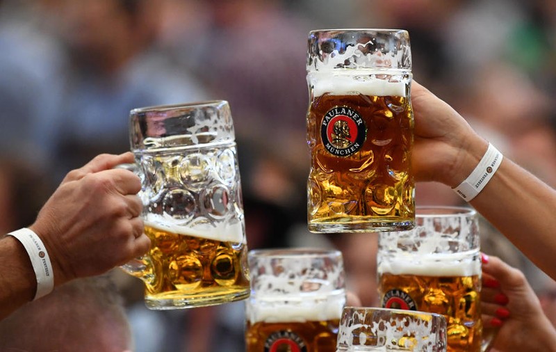 Producătorii de bere din Germania cer ajutor de stat. Berarii, fortați să arunce băutura din cauza pandemiei de COVID
