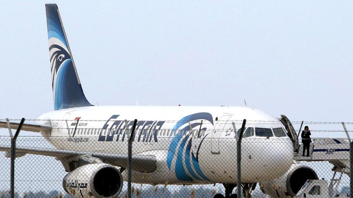 Prăbușirea avionului EgyptAir ar fi fost provocată de un iPhone din cabina piloților