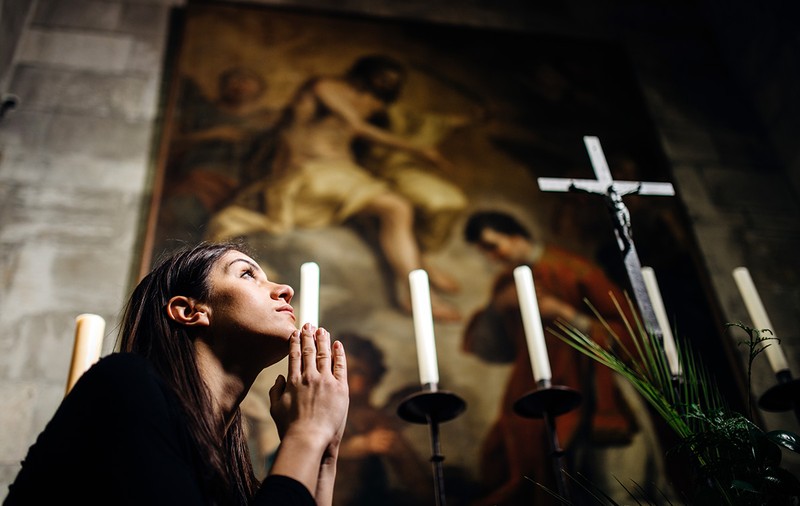 Femeile contemporane față în față cu Ortodoxia.  De ce violența domestică e și un parțial eșec pastoral care trebuie asumat 