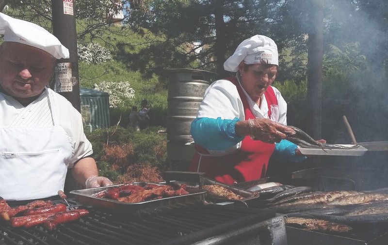 Ospăț cu pește de Florii! Pe malul Dunării se sărbătorește Festivalul Scrumbiei | FOTO