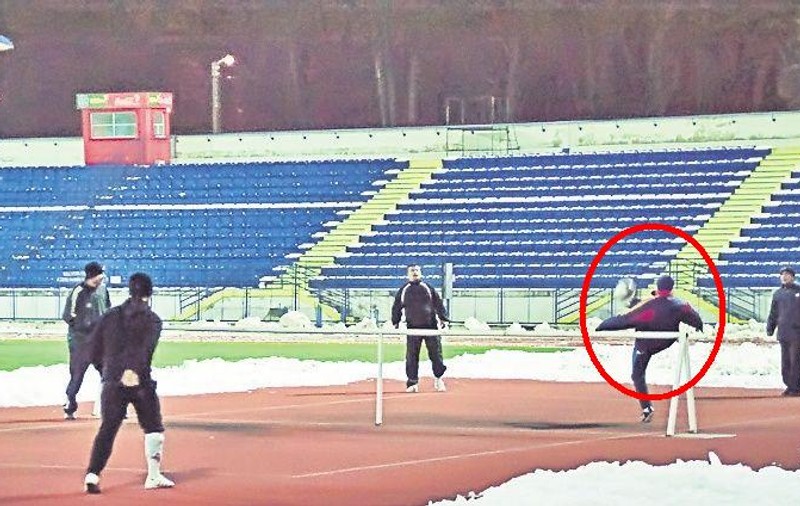 Nichita joacă tenis de picior pe bani publici