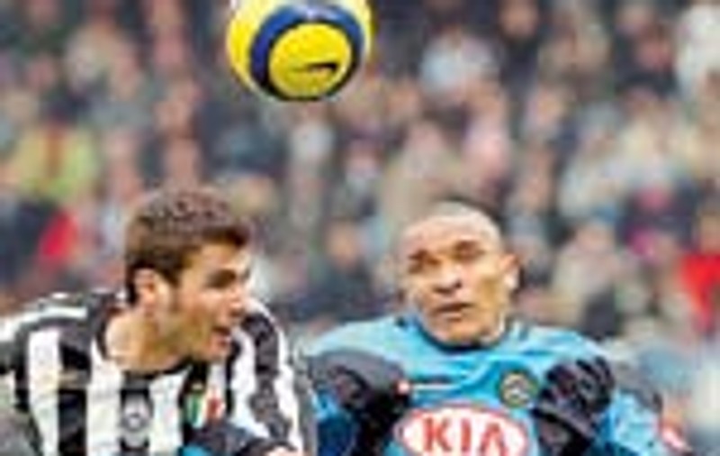 Mutu, printre cei mai buni; Chivu, cel mai slab