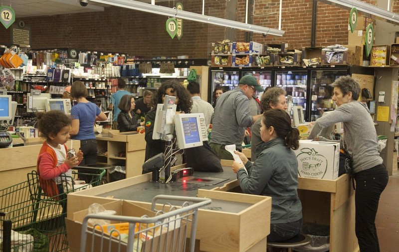 O casieriță a fost concediată din supermarketul în care a lucrat 25 de ani după o greșeală care a costat 2,50 euro