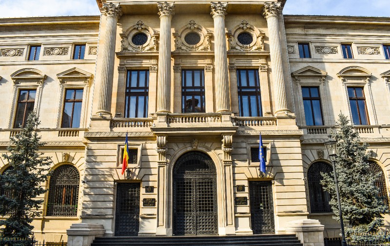 BNR lansează prima monedă colorată din istoria României, dedicată lui Lucian Blaga