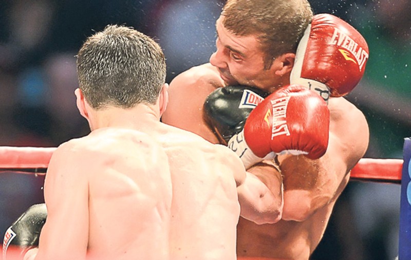 Lucian Bute s-a operat la ochiul stâng din cauza loviturilor lui Carl Froch
