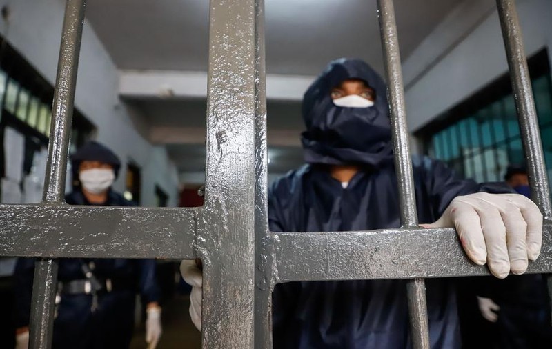 Doi deţinuţi evadaţi au promis că se întorc după ce îşi rezolvă problemele. Au lăsat un bilet gardienilor