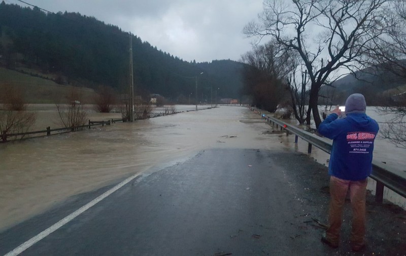 Restricții de tonaj, pe drumuri naționale din Buzău și Tulcea. Cum se circulă pe autostrăzi