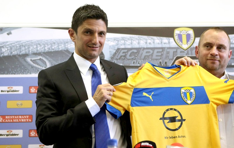 Răzvan Lucescu şi-a pierdut şi cercelul, şi tupeul!