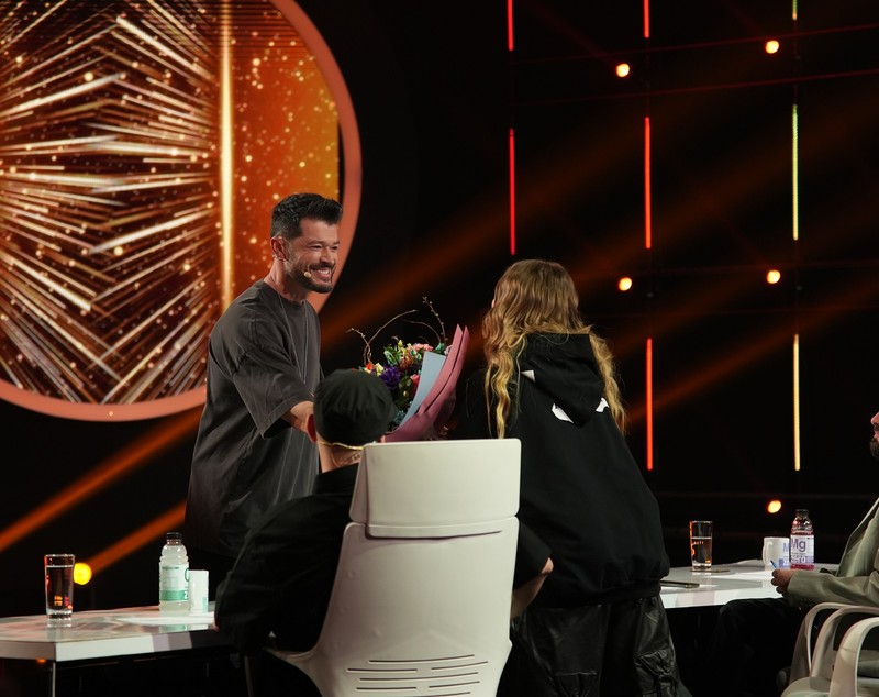Victor Slav, moment savuros pe scena de la „iUmor”. Cum a reacționat Delia când l-a văzut: „E atât de mișto, încât nu trebuie să facă și să spună nimic!”