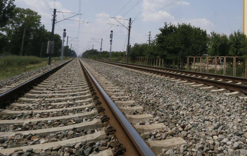 ROMÂNCĂ salvată în ULTIMA CLIPĂ! Un POLONEZ a ÎMPINS-O ÎN FAȚA TRENULUI, în ITALIA!