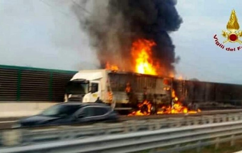 Alex Vîntu, un român de 19 ani, a murit într-un accident în Italia. Furgoneta, în care se afla, a luat foc