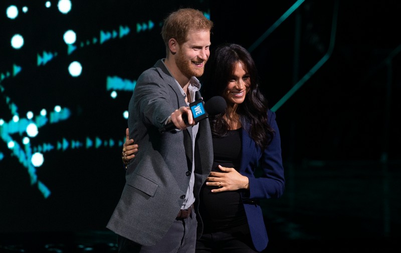 VIDEO | Apariția surpriză a lui Meghan Markle la un eveniment dedicat tinerilor. A fost invitată pe scenă chiar de soțul ei