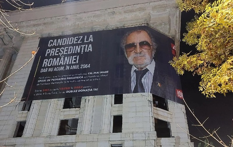 „Ion Țiriac candidează la alegerile prezidențiale!” Afișele din București care promovează o campanie umanitară a miliardarului