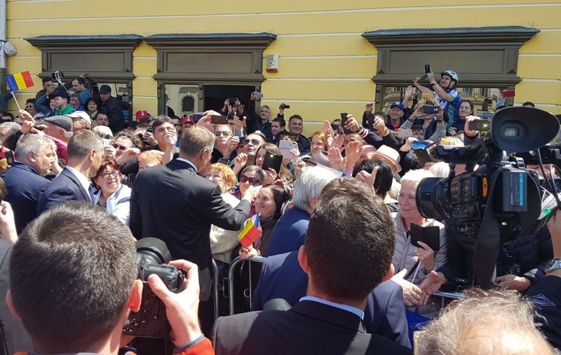 VIDEO/ Cum s-a văzut Summitul de la Sibiu din public. Un copil pierdut a testat securitatea!