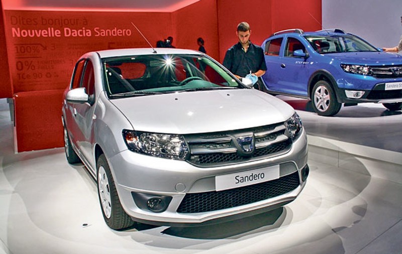 În sfârşit, avem Dacii elegante! Uzina de la Mioveni şi-a prezentat ieri, la Paris, ultimele modele de maşini: Logan, Sandero şi Stepway | FOTO
