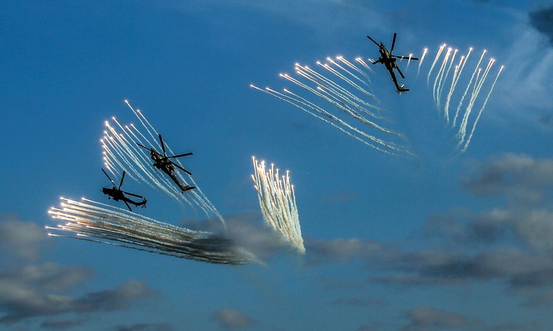 Elicoptere militare rusești Mi-28, în timpul unor exerciții militare. FOTO: Profimedia