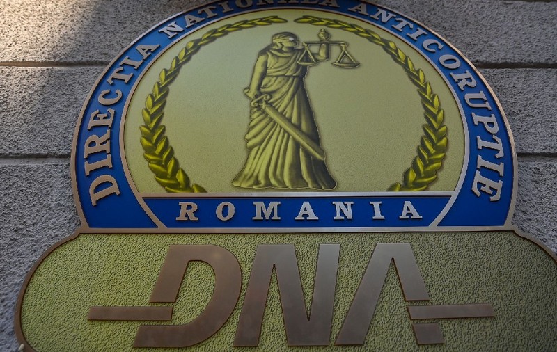 Directoarea DSP Olt a primit mită doi ani gratis servicii de înfrumuseţare și e judecată pentru corupție