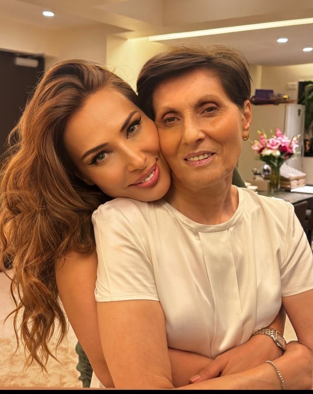 Imagine rară cu mama Iuliei Vântur. Vedeta i-a transmis un mesaj special: „Să fii sănătoasă și fericită în fiecare zi”