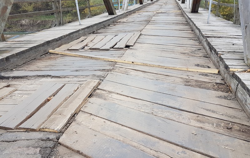 Podul peste Tisa, care face legătura cu Ucraina, șubred, plin de găuri și peticit. Al doilea pod, un proiect ”suspendat” - FOTO