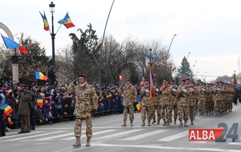 Guvernul a modificat Ghidul carierei militarilor: Studiile de masterat, obligatorii pentru a ajunge maior
