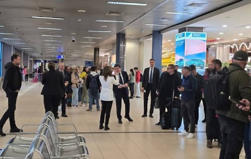 Președintele Nicușor Dan a zburat la Varșovia cu un avion de linie, ca să participe la „Marșul milionului de inimi”