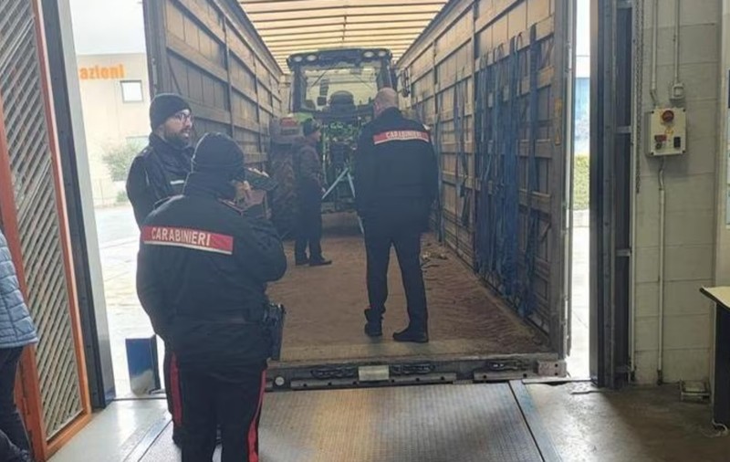 Fermierii italieni din Piemont s-au săturat de românii care le fură tractoare. Ce au cerut Ambasadei României