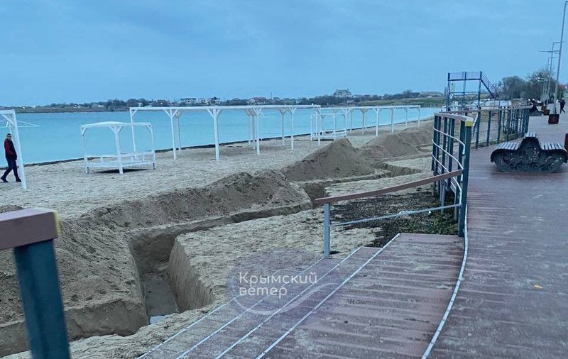 Ucrainenii, ironici după ce au apărut imagini cu tranșeele săpate de soldații ruși pe o plajă din Crimeea: „Ziua Z va veni”