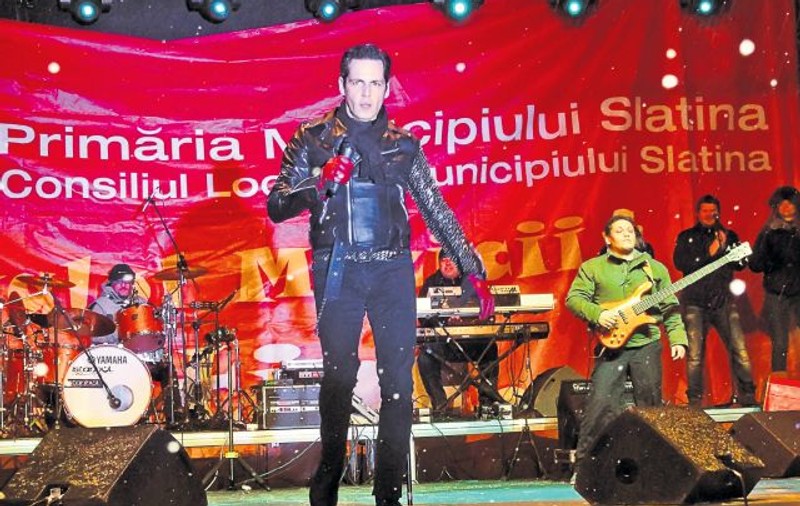 Ştefan Bănică jr a refuzat să se fotografieze cu admiratoarele la Slatina