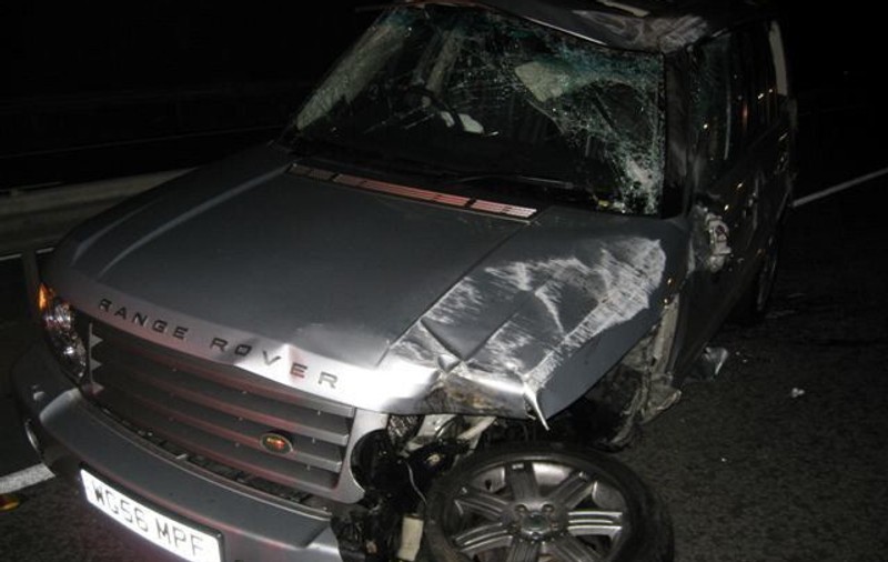 Poze cu maşina lui George Michael după accident