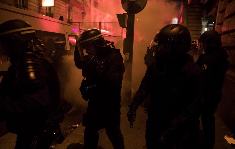 Protest violent în Paris, după o intervenție a autorităților. 35 de oameni au fost reținuți