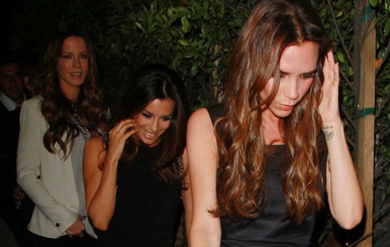 Victoria Beckham, cea mai tristă femeie din lume. De ce nu zâmbește niciodată? FOTO