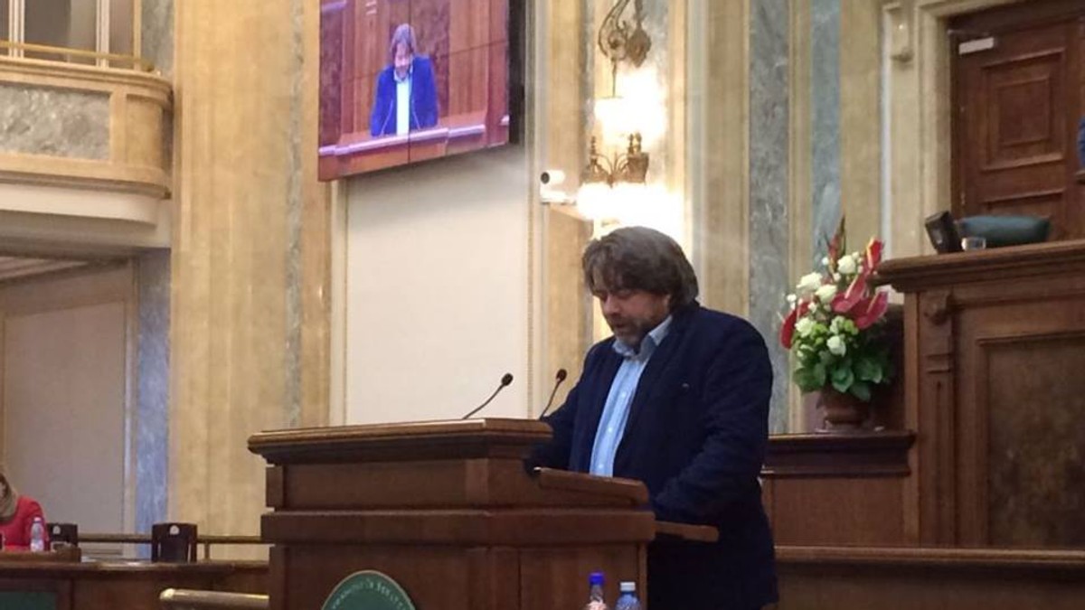 Un senator USR, nemulțumit că în Parlament se lucrează doar două zile