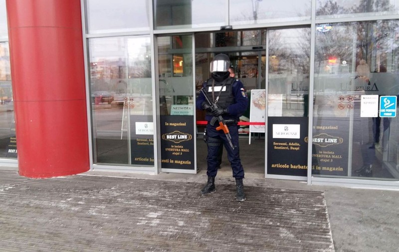 Alerta cu bombă într-un mall din Botoșani a fost una falsă. Cel care a dat telefon la 112 a fost reținut