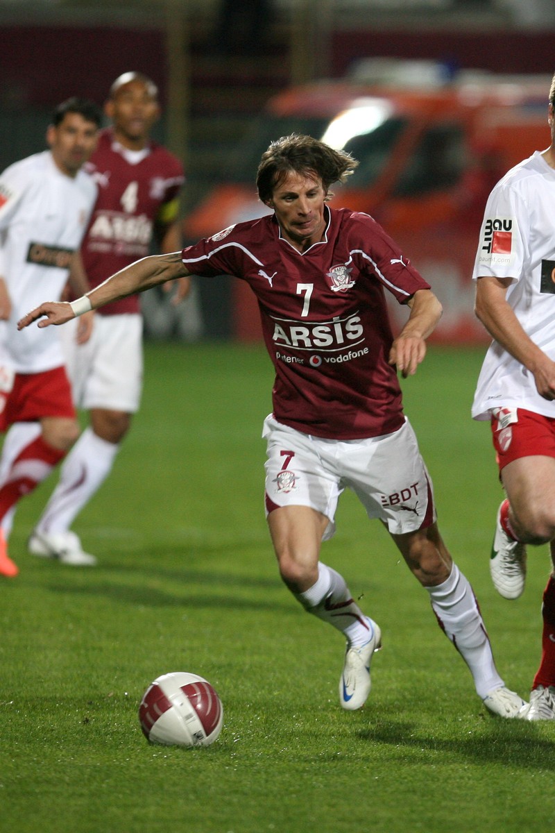 Meciul de fotbal dintre Rapid Bucuresti si Dinamo Bucuresti, contand pentru etapa a XXIV-a a Ligii I, disputat in Bucuresti, duminica, 1 aprilie 2012. In imagine, Ciprian Deac