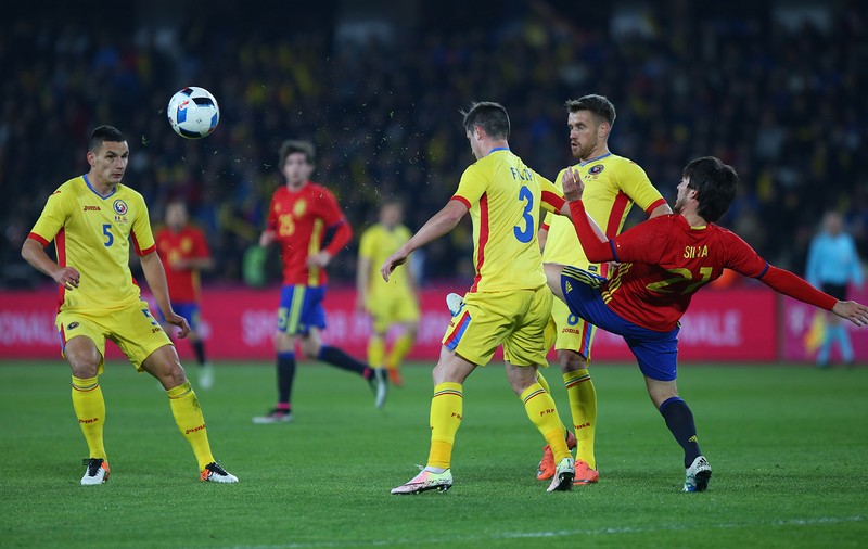 România - Spania 0-0. Speranțe pentru Euro. Tricolorii au dat o replică excelentă campioanei Europei en-titre și au ajuns la 14 meciuri fără înfrângere. Stanciu a fost omul-orchestră al amicalului de pe ”Cluj Arena” / LIVEBLOG&FOTO&VIDEO