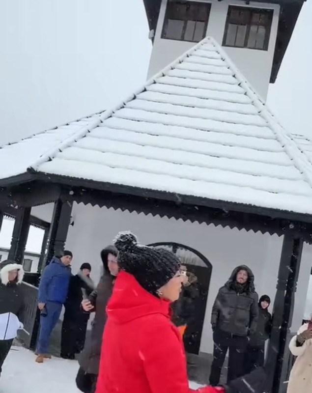 Cât costă o noapte de cazare la hotelul de cinci stele din Transilvania unde au petrecut Andra și Cătălin Măruță Crăciunul. Copiii i-au însoțit