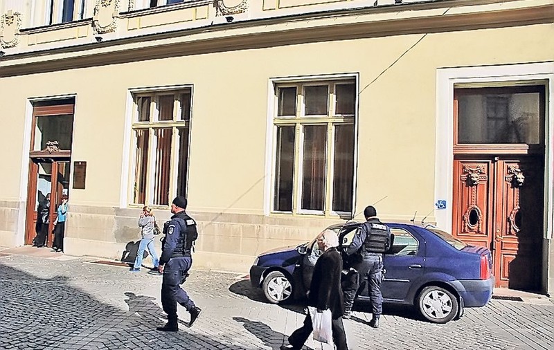 Percheziţii DNA la primăria lui Iohannis
