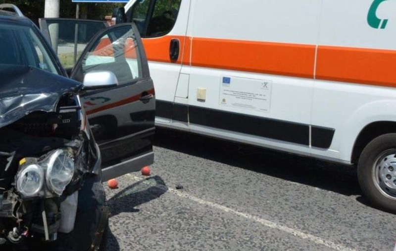 Doi români au murit și o femeie e grav rănită, după un accident între două mașini și un camion, lângă Veliko Târnovo în Bulgaria