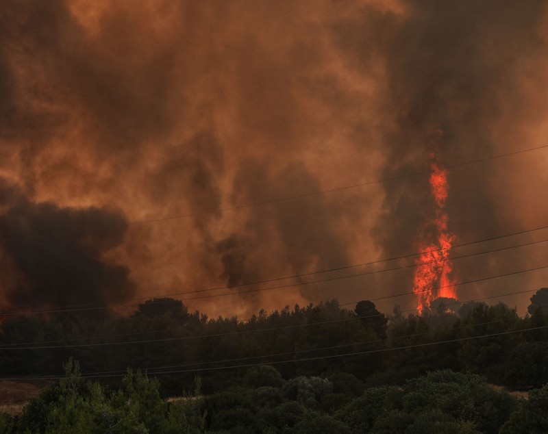 „Închideți geamurile și nu ieșiți din case”. Avertismentul primit de locuitorii din Atena, în urma incendiilor