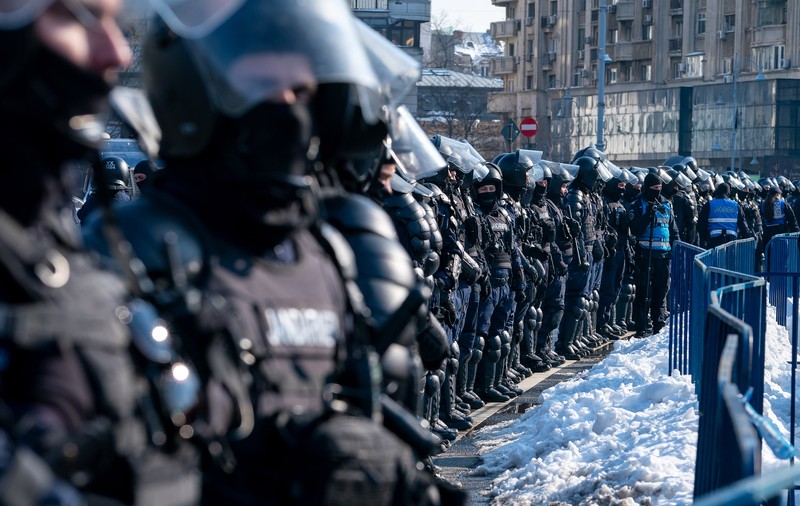 Jandarmeria Română, despre militarii care își iau concediu și merg să lupte ca mercenari într-o țară străină: „Legea nu reglementează explicit interdicția”