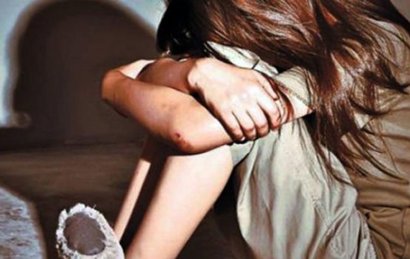 Trei români, arestaţi preventiv în Franţa, după ce ar fi violat o femeie sub ochii iubitului ei