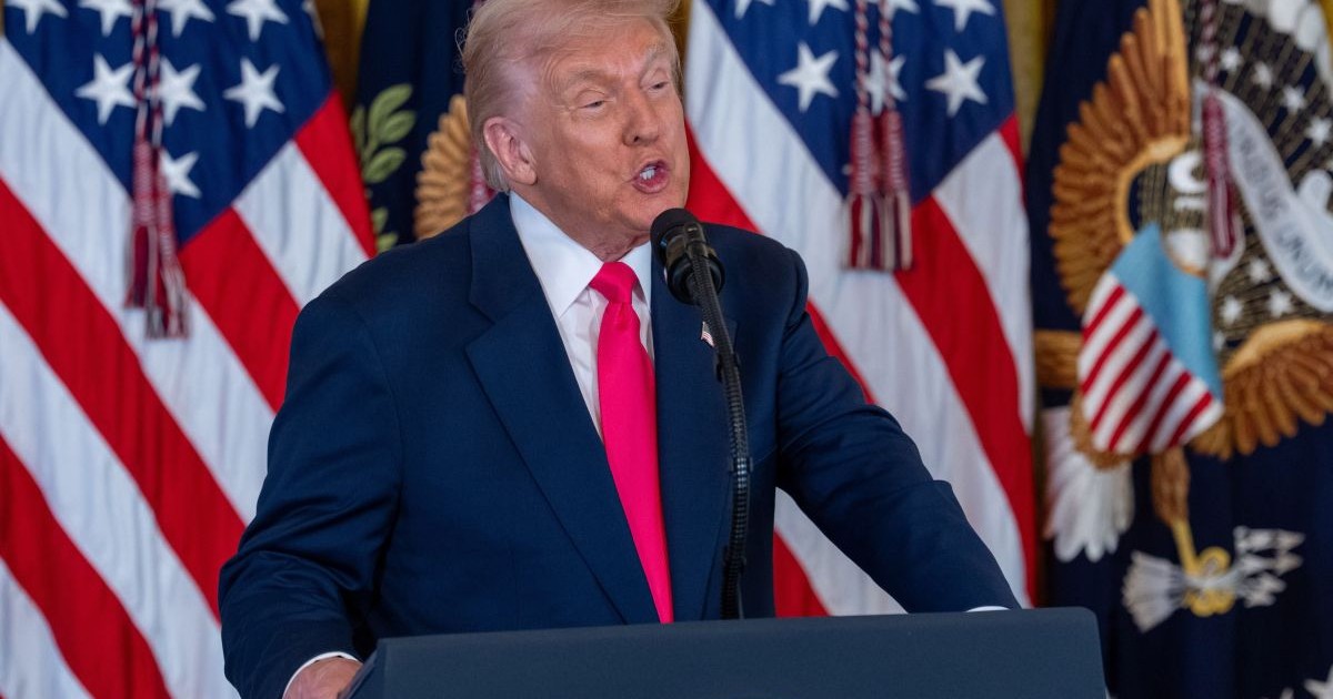 Donald Trump vorbește în timpul unei conferințe de presă la Washington, 13 noiembrie 2025