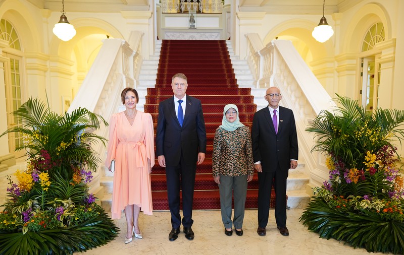 Klaus Iohannis, vizită oficială în Singapore. Șeful statului s-a întâlnit cu omologul Halimah Yacob la Palatul Prezidenţial Istana