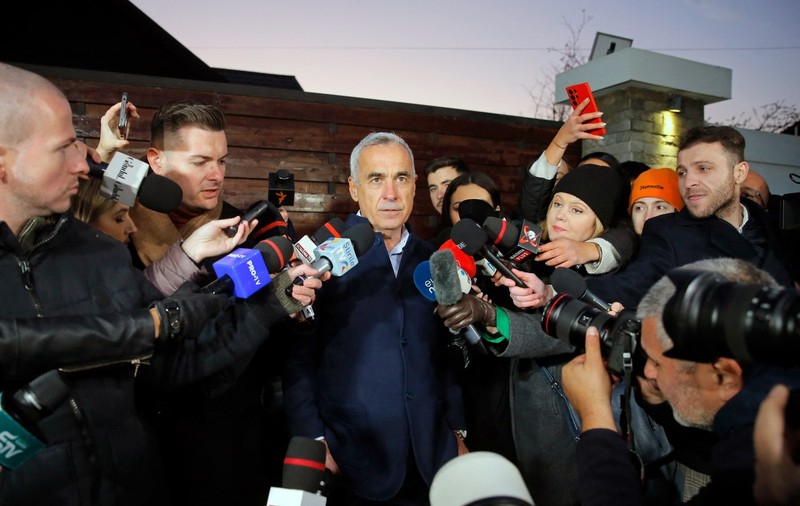 Călin Georgescu a oprit întrebările jurnaliștilor pe grupul de presă și va oferi comunicate doar în funcție de evoluția evenimentelor