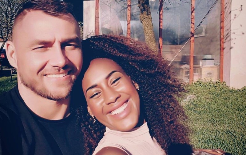 O britanică a renunțat la Anglia ca să se mute în România și să crească găini, rațe și curcani: „Aici mă simt cu adevărat acasă”
