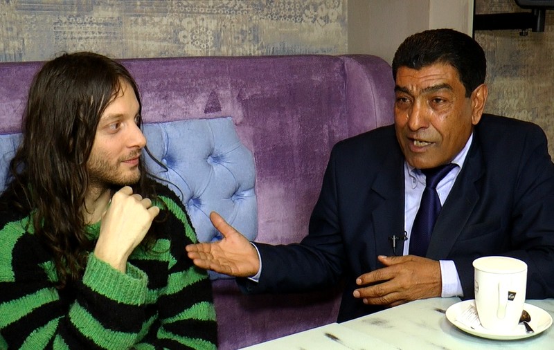 VIDEO EXCLUSIV/Caliu, cel mai vechi lăutar din Clejani, face echipă cu fiul lui Dinescu. Când țiganii se întâlnesc cu gagiii!